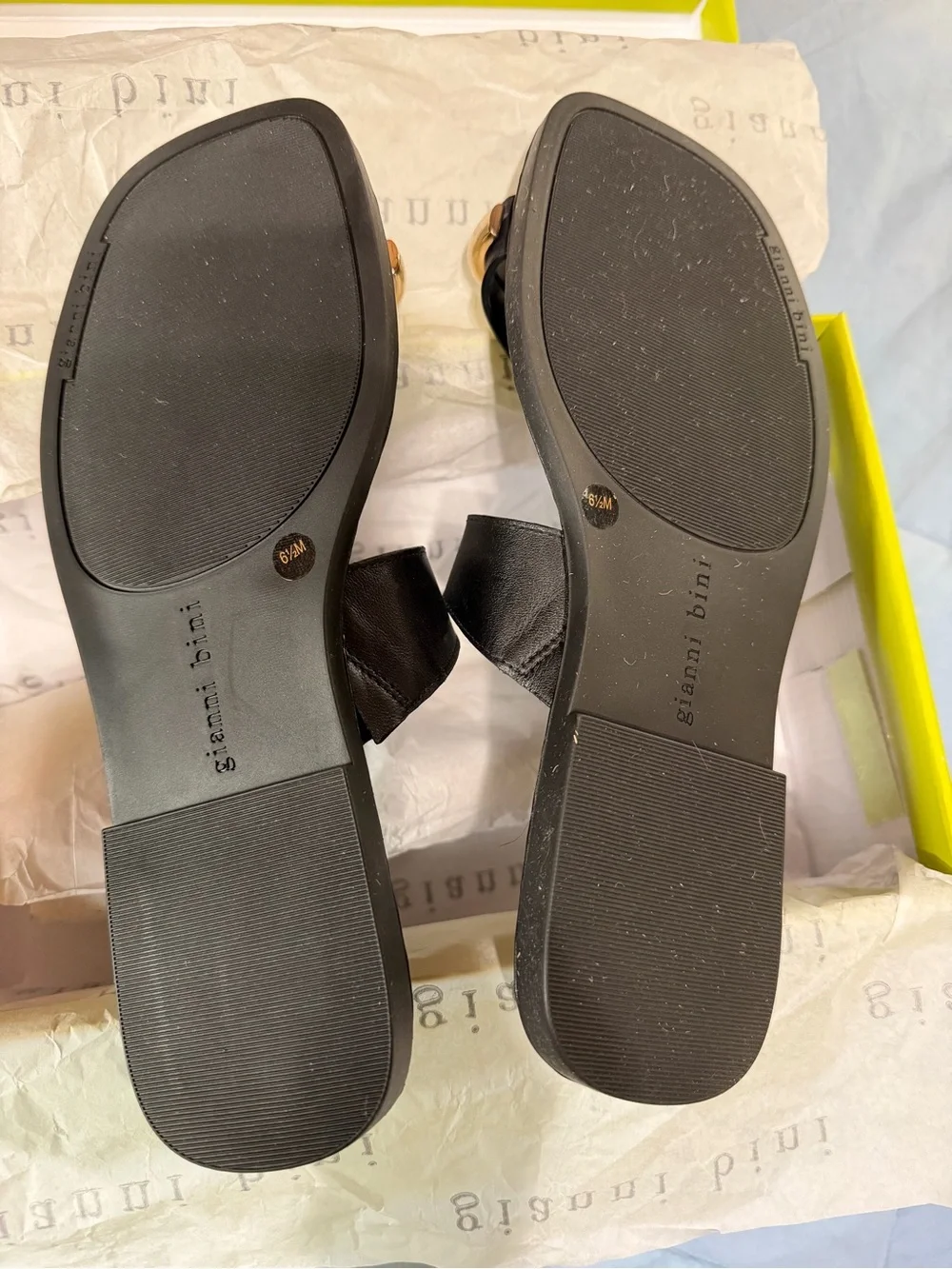 Gianni Bini Warner Leather Toe Loop Hardware Flat Sandals, NIB Size 6.5